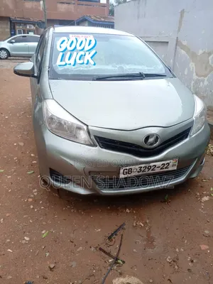 Toyota Vitz 2012 Silver