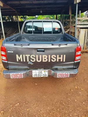 Mitsubishi L200 Double Cab 2.4 154hp 4WD 2016 Gray