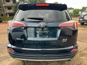 Toyota RAV4 XLE AWD (2.5L 4cyl 6A) 2017 Teal