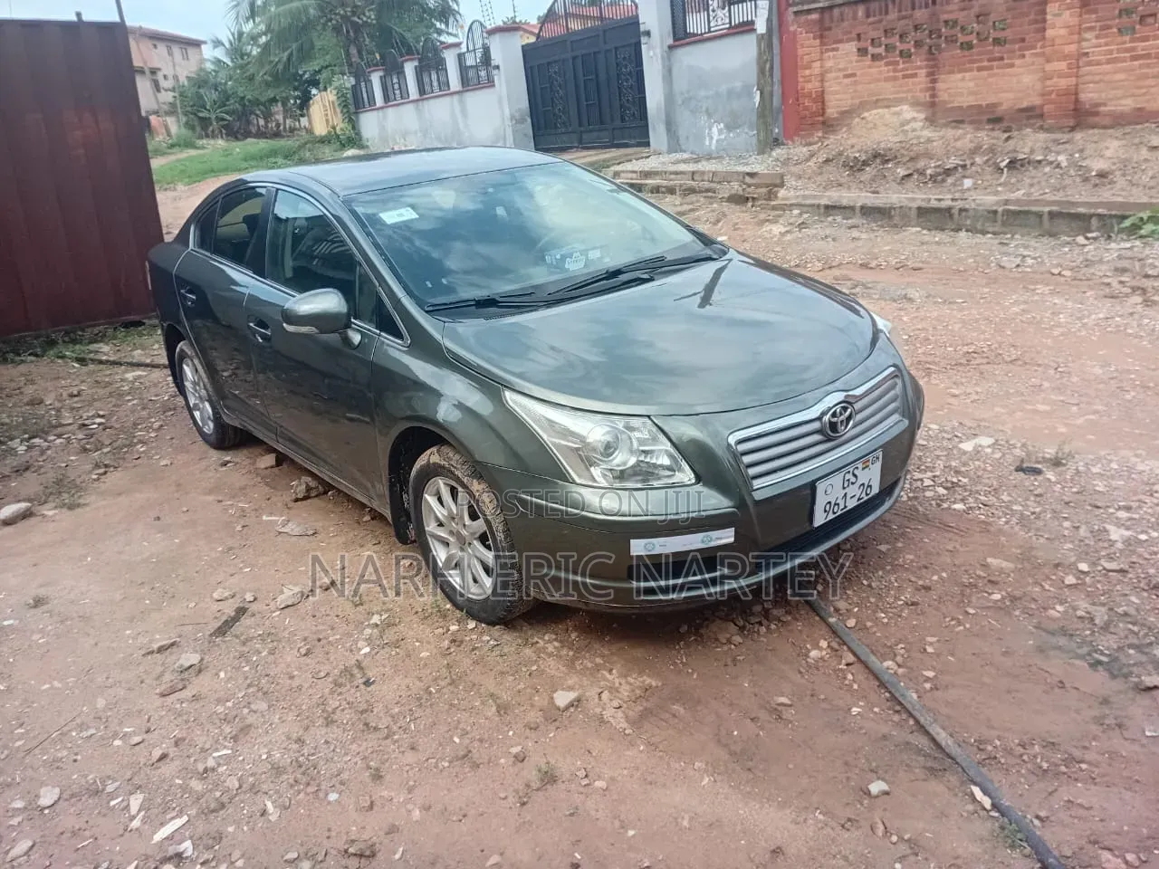 Toyota Avensis 2011 Green