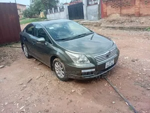 Toyota Avensis 2011 Green