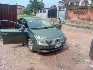 Toyota Avensis 2011 Green