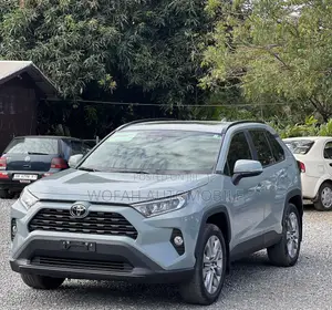 Toyota RAV4 XLE Premium 2022 Gray