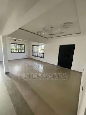 3bdrm Apartment in School Junction for rent