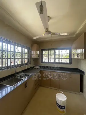 3bdrm Apartment in School Junction for rent