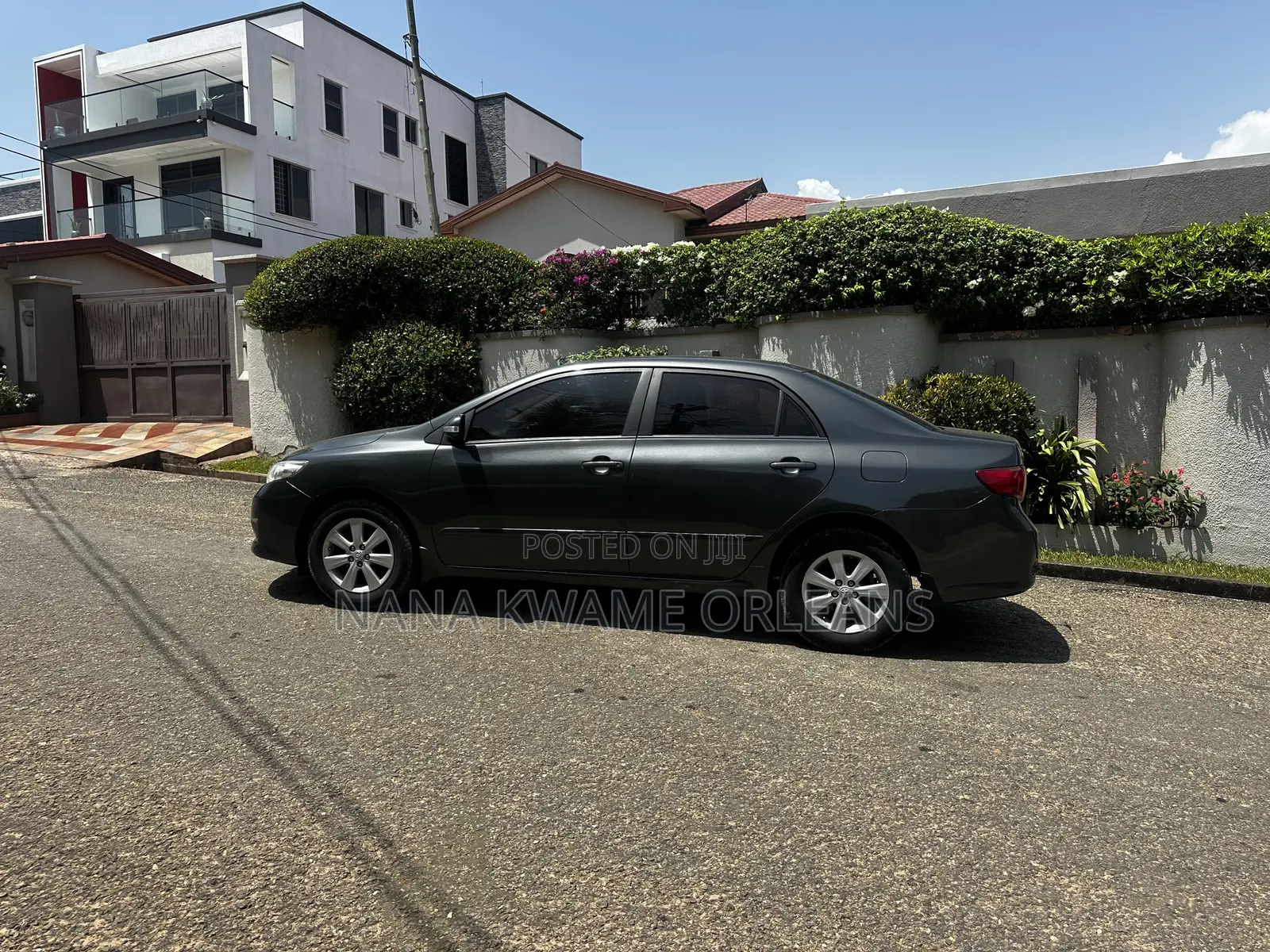 Toyota Corolla LE 4dr Sedan (1.8L 4cyl 4A) 2011 Gray