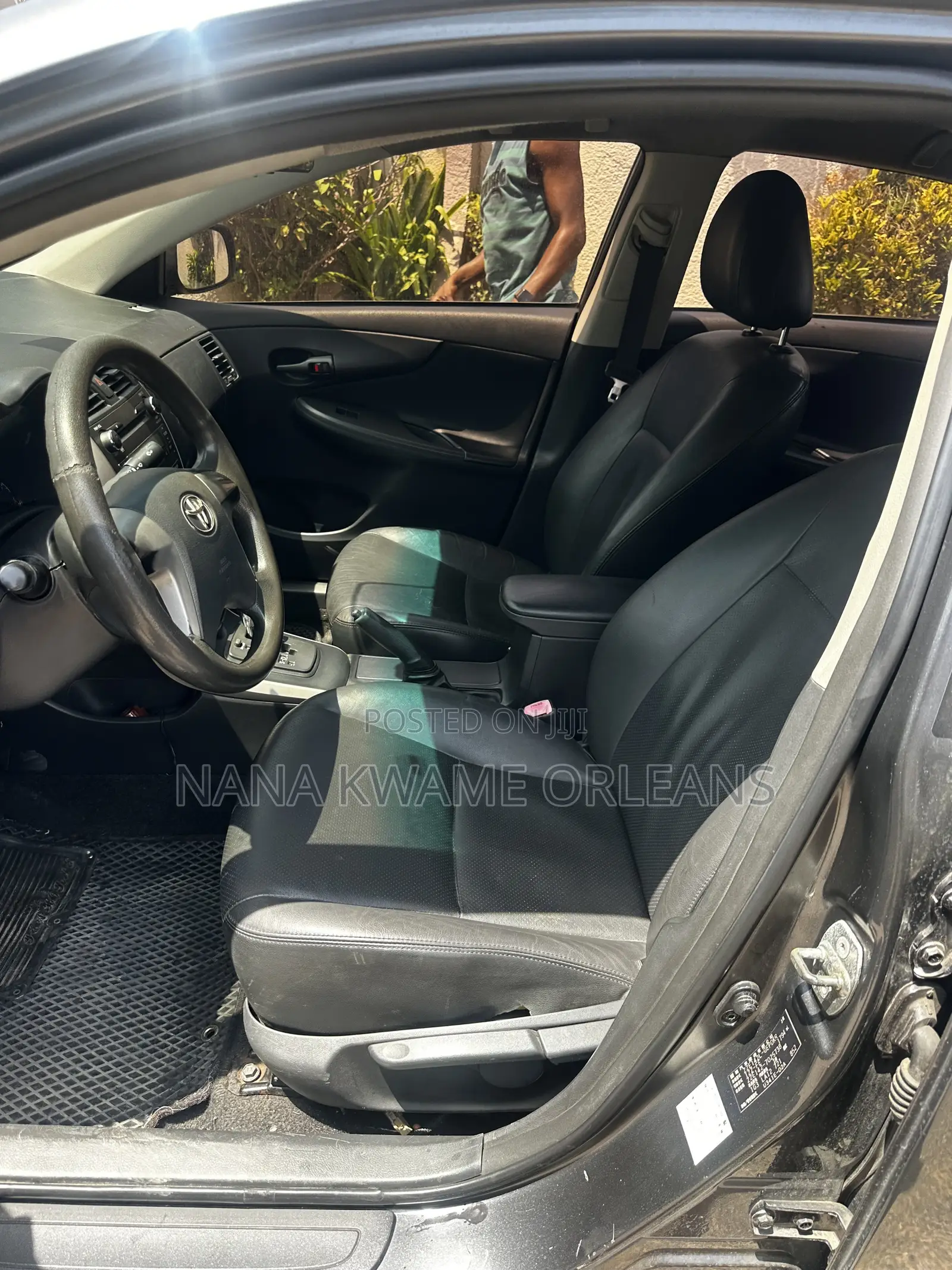 Toyota Corolla LE 4dr Sedan (1.8L 4cyl 4A) 2011 Gray