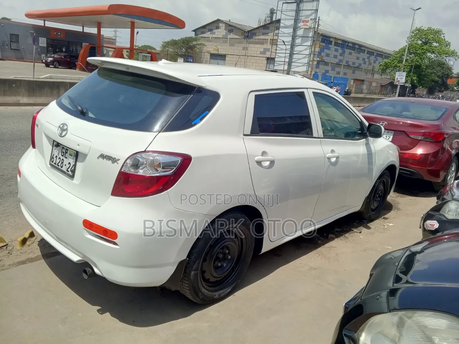 Toyota Matrix Hatchback FWD (1.8L 4cyl 5M) 2010 White