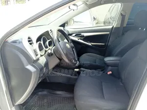 Toyota Matrix Hatchback FWD (1.8L 4cyl 5M) 2010 White