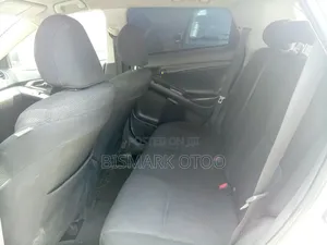 Toyota Matrix Hatchback FWD (1.8L 4cyl 5M) 2010 White