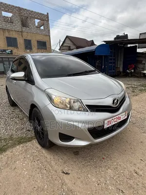 Toyota Vitz 2012 Silver