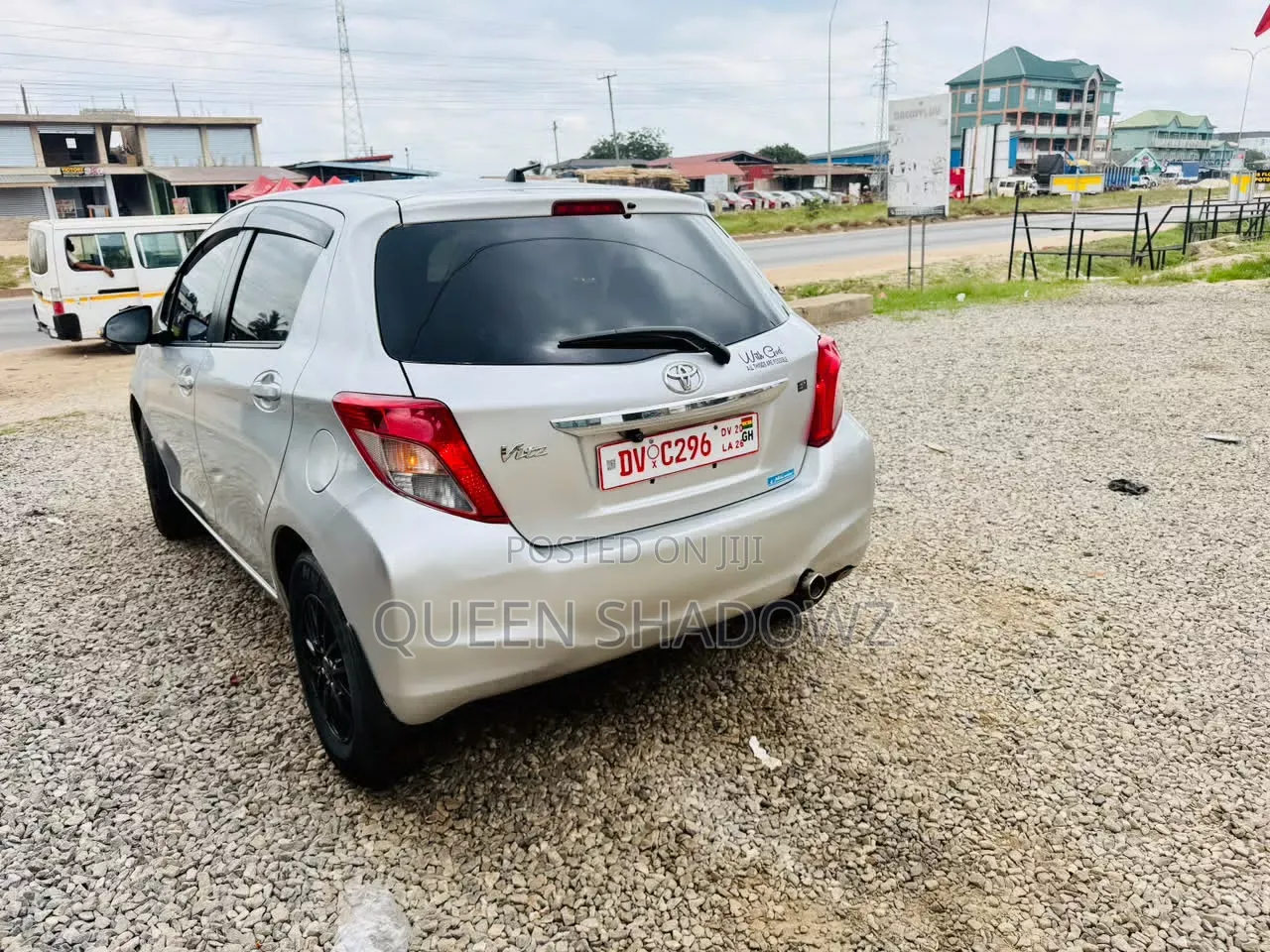 Toyota Vitz 2012 Silver
