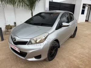 Toyota Vitz 2012 Silver
