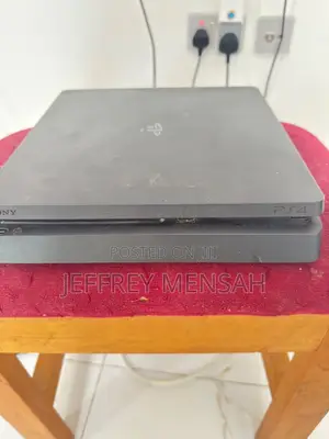 One Terabyte Jailbreak PS4 Slim With Games and One Controller