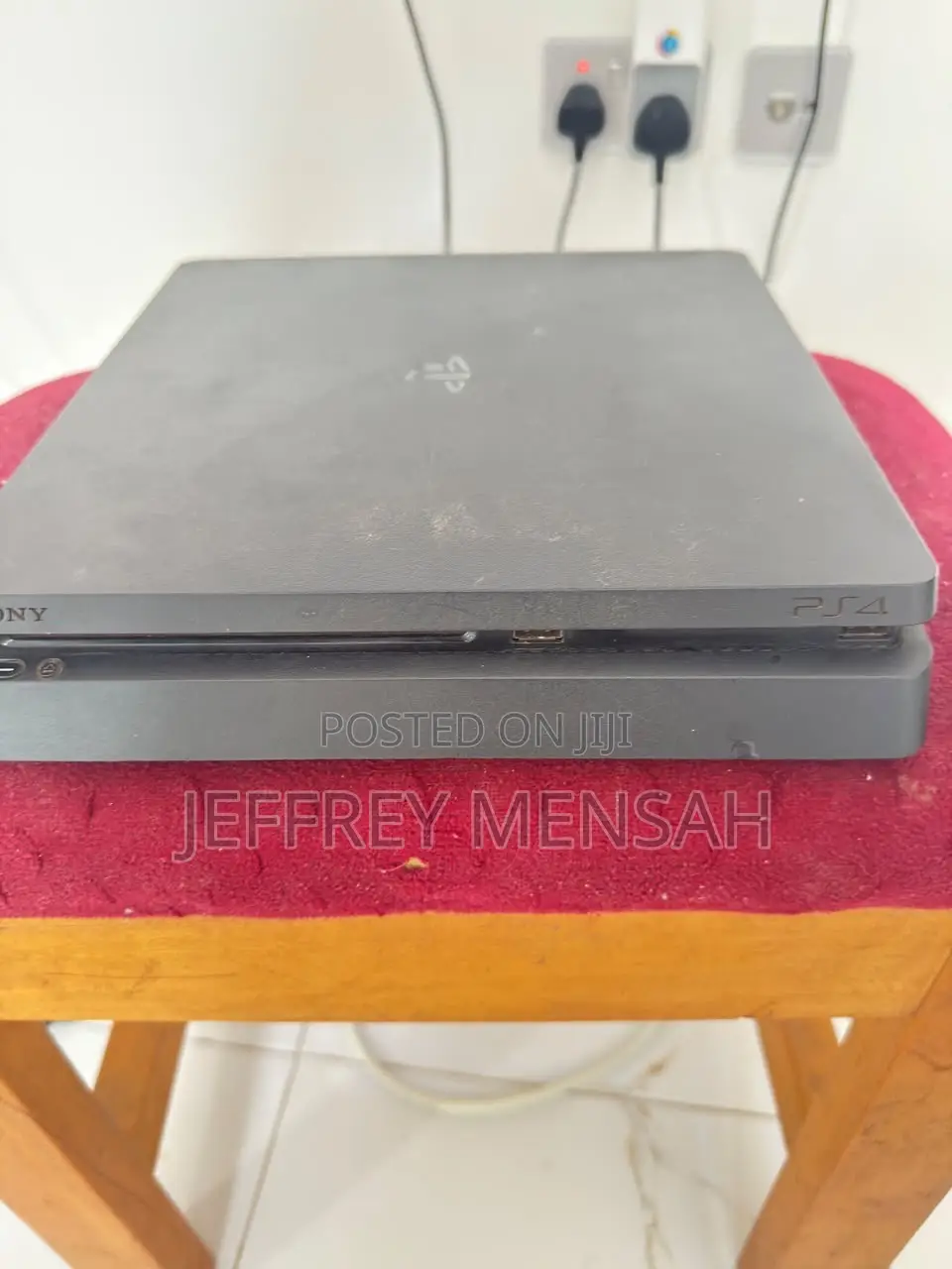 One Terabyte Jailbreak PS4 Slim With Games and One Controller