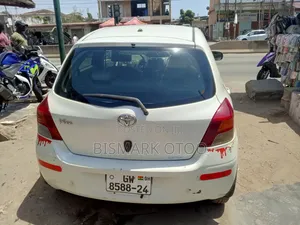 Toyota Vitz 1.3 AWD 5dr 2010 White