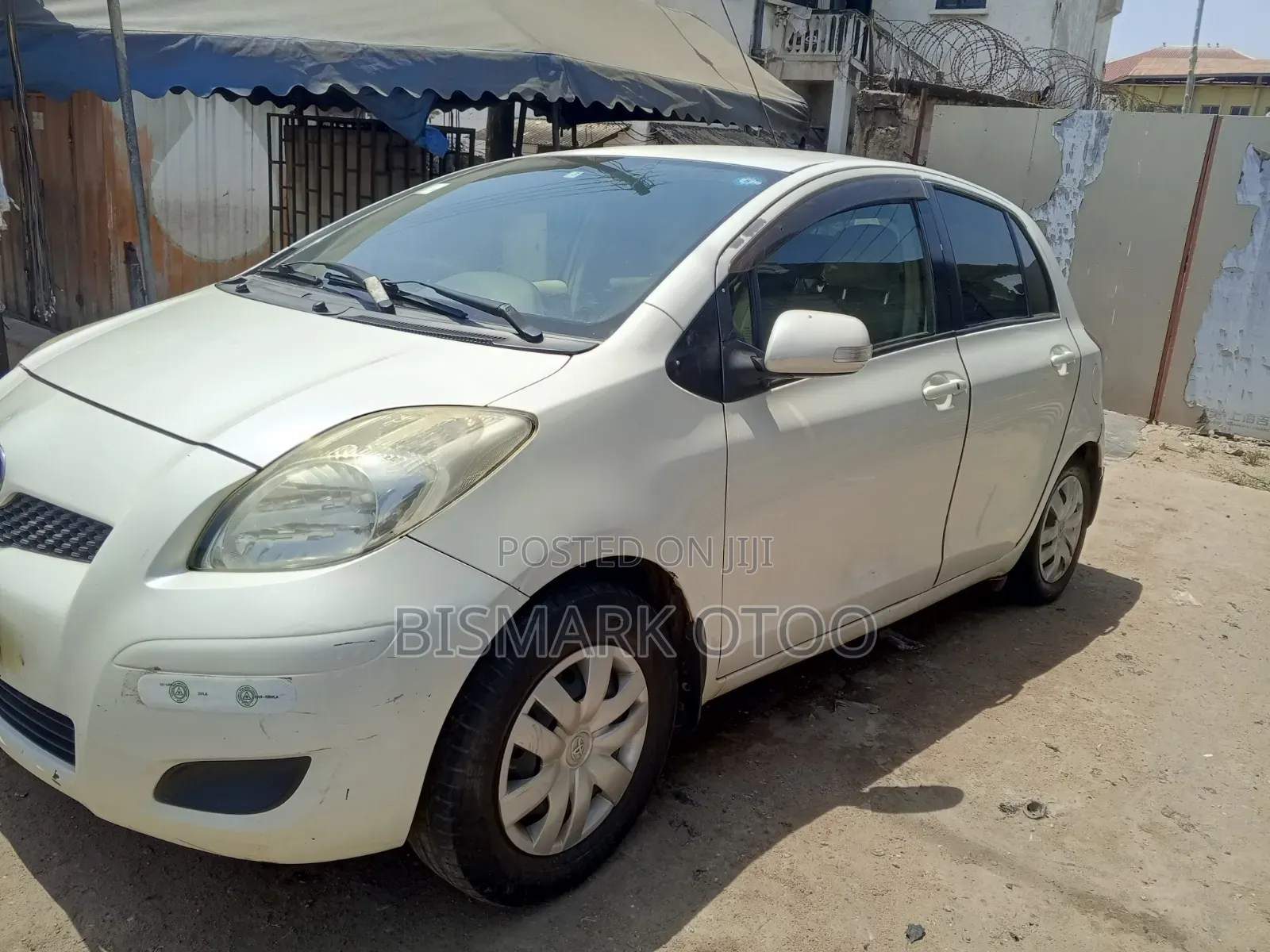 Toyota Vitz 1.3 AWD 5dr 2010 White