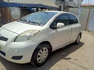 Toyota Vitz 1.3 AWD 5dr 2010 White