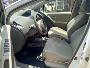 Toyota Vitz 1.3 AWD 5dr 2010 White