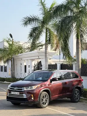 Toyota Highlander XLE 2019 Burgundy