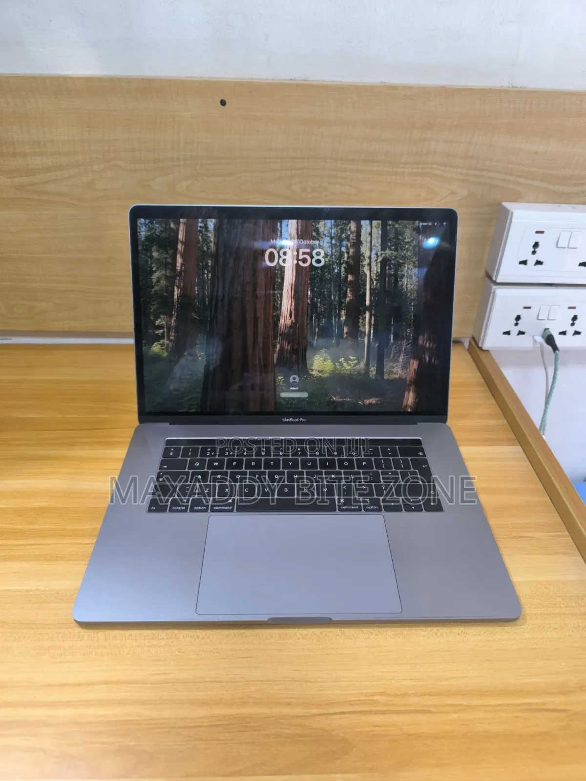 Laptop Apple MacBook Pro 2018 16GB Intel Core i7 SSD 512GB