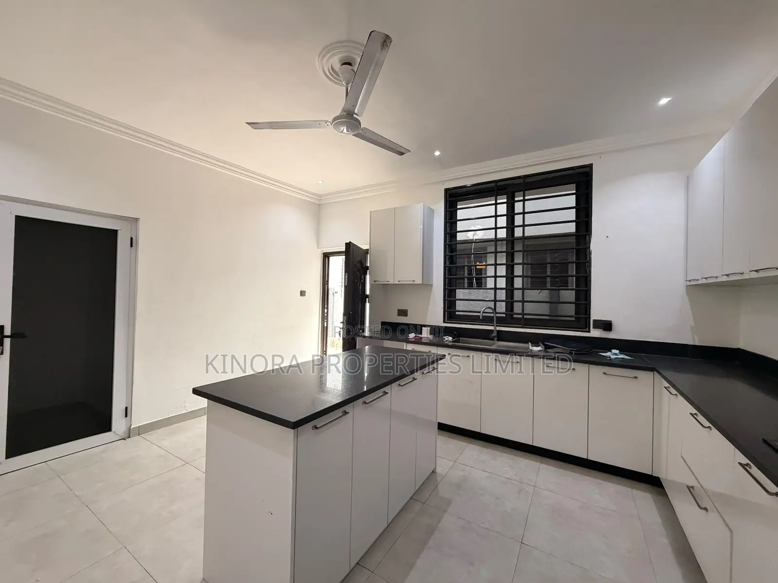 4bdrm Duplex in Haatso Boshe for sale