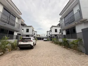 4bdrm Duplex in Haatso Boshe for sale