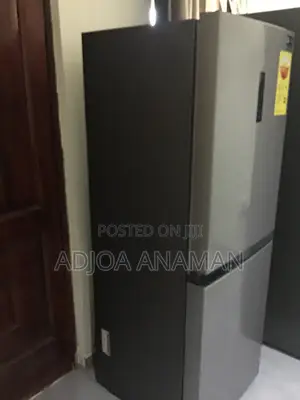 Samsung 210L Bottom-Freezer Refrigerator – Excellent Working Condition