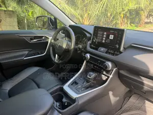 Toyota RAV4 XLE 2022