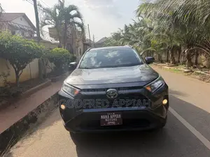Toyota RAV4 XLE 2022