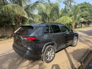 Toyota RAV4 XLE 2022
