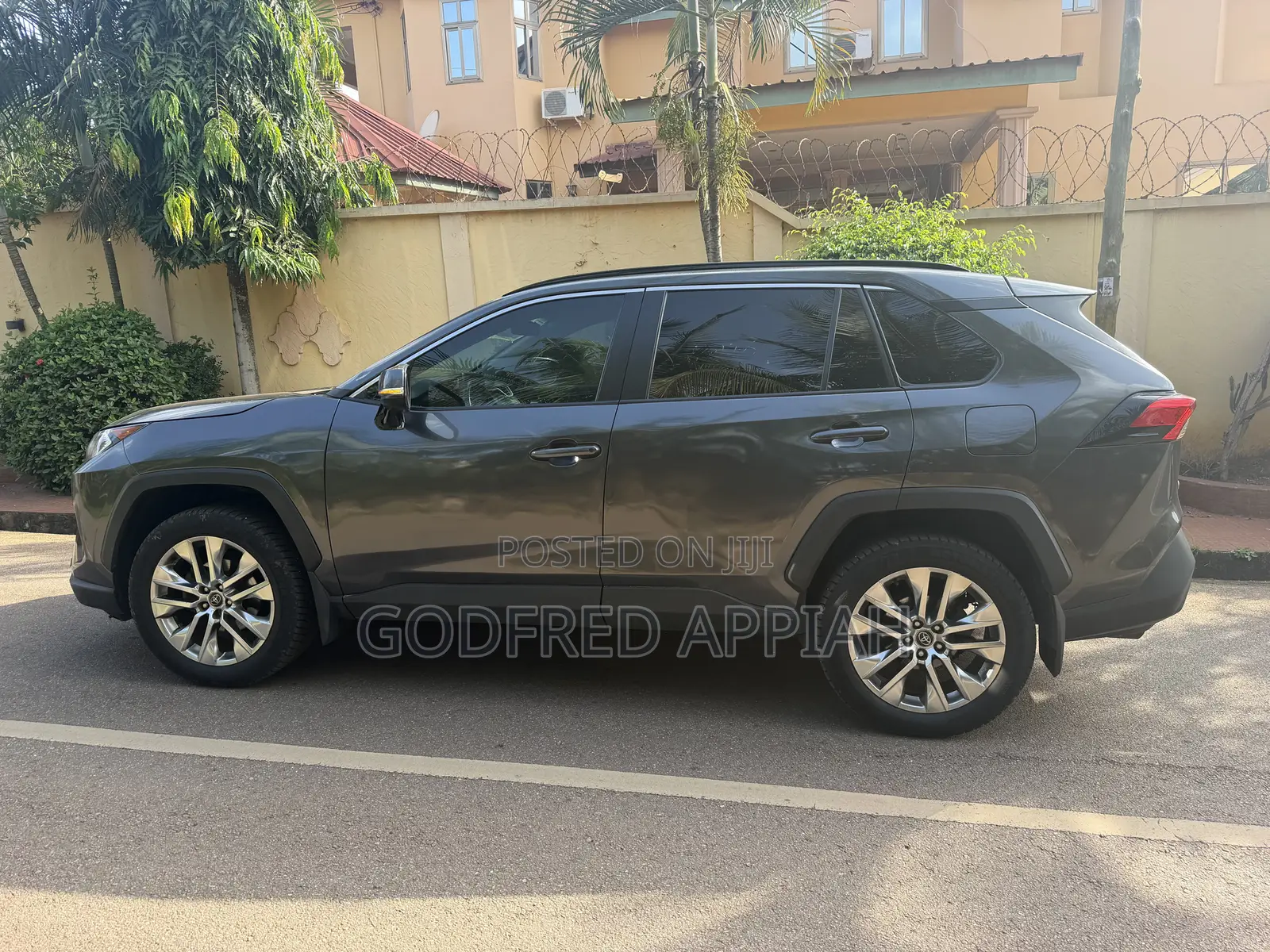 Toyota RAV4 XLE 2022