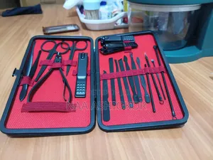 18 Pieces Manicure Set