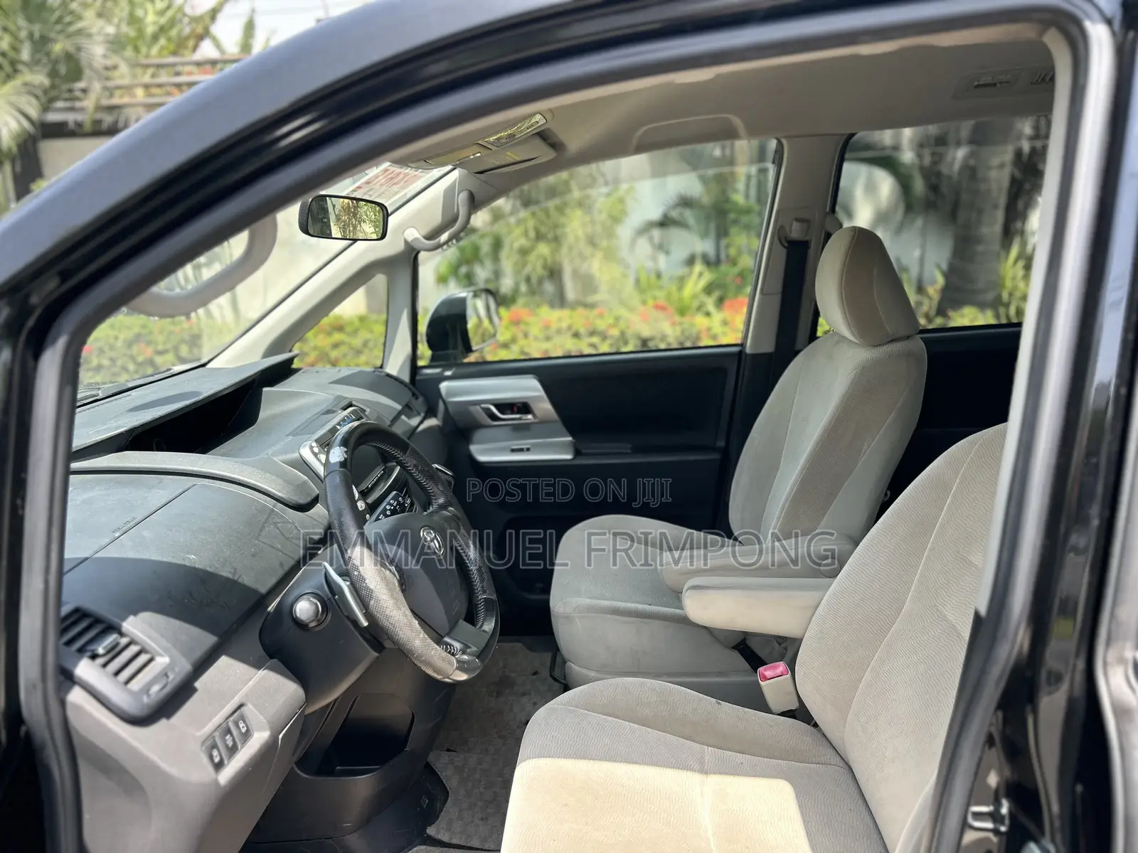 Toyota Voxy ZS 4WD 8-Seater 2013 Black
