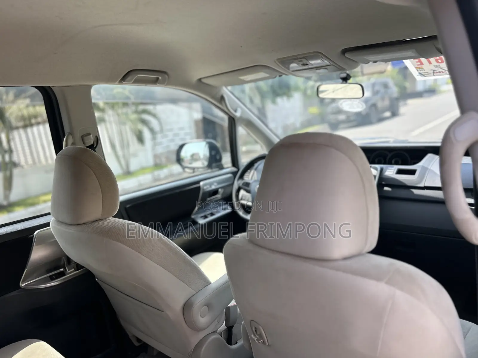Toyota Voxy ZS 4WD 8-Seater 2013 Black