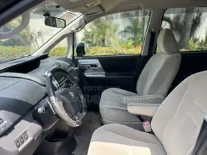 Toyota Voxy ZS 4WD 8-Seater 2013 Black