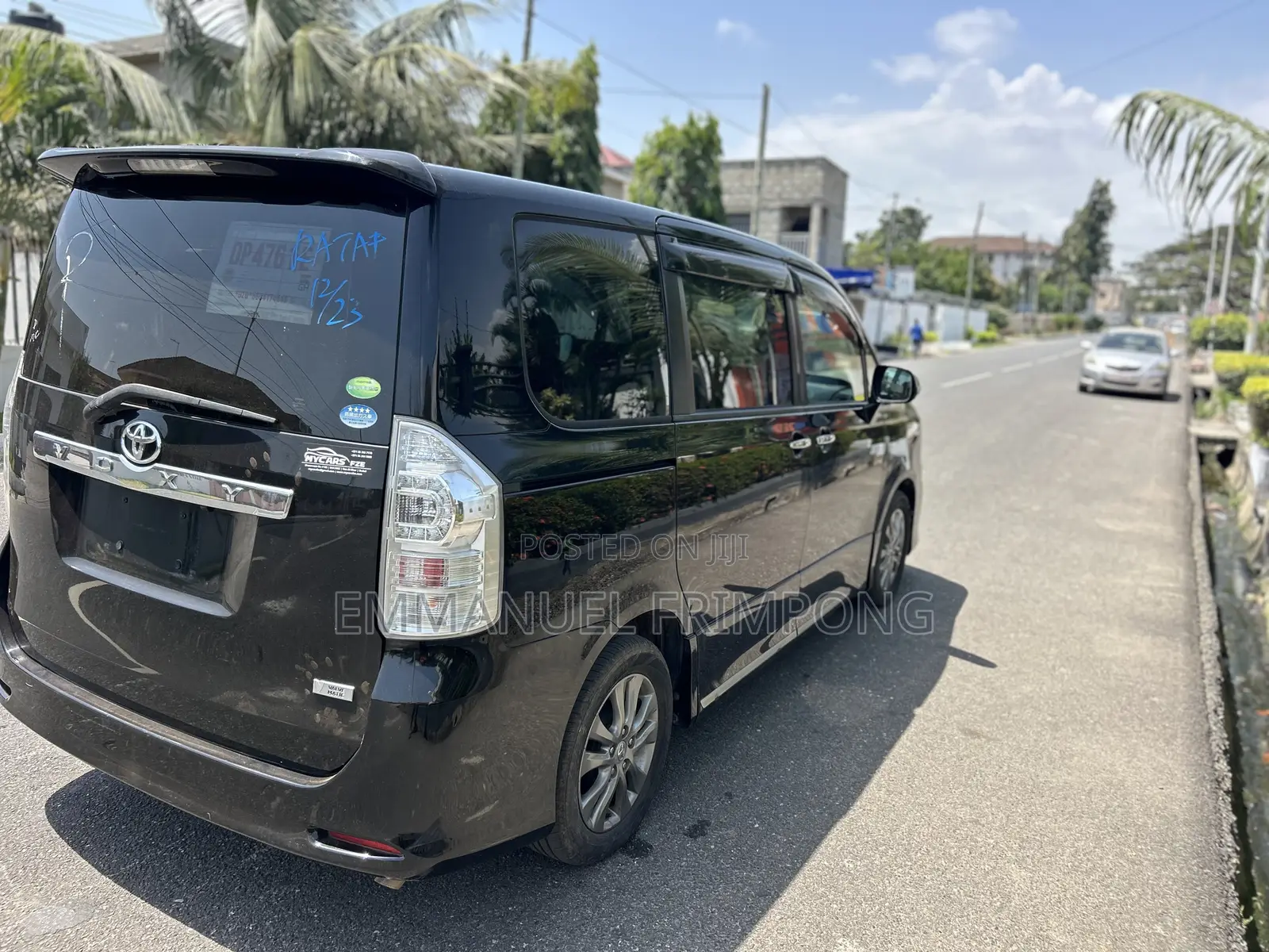 Toyota Voxy ZS 4WD 8-Seater 2013 Black