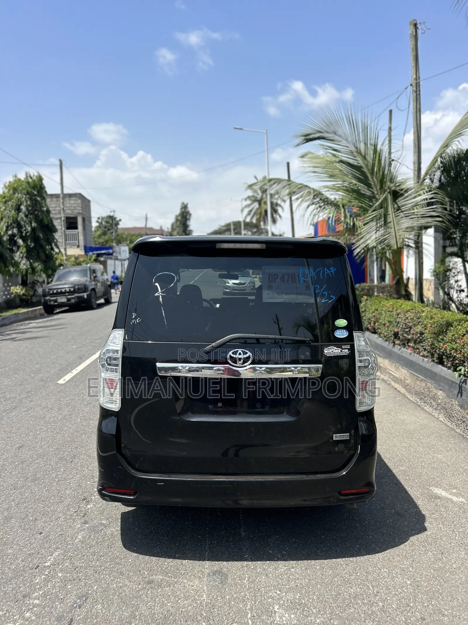 Toyota Voxy ZS 4WD 8-Seater 2013 Black