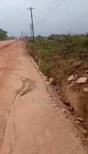5 Plots of Titled Roadside Land at Dodowa
