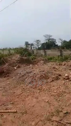 5 Plots of Titled Roadside Land at Dodowa