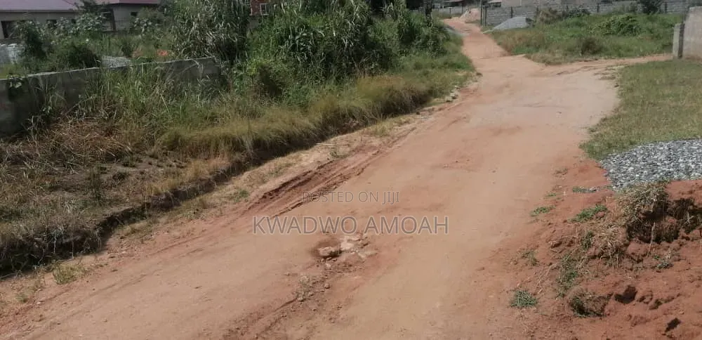 One and Half Plot.
7min.to Kumasi Accra Main Road.