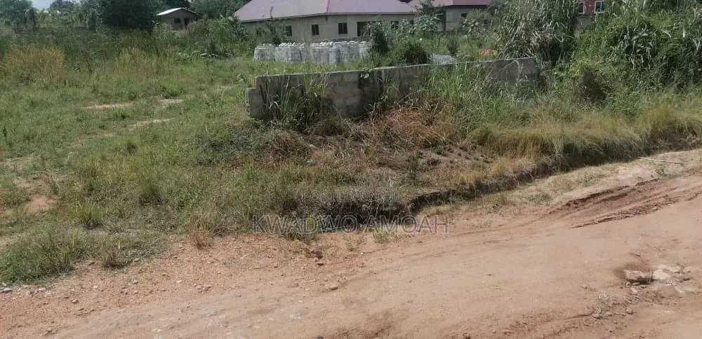 One and Half Plot.
7min.to Kumasi Accra Main Road.