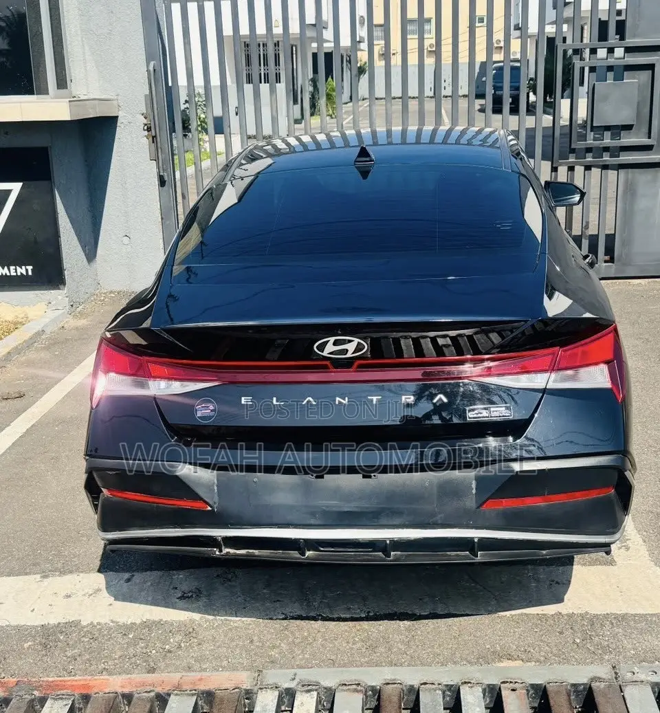 Hyundai Elantra 2025 Black