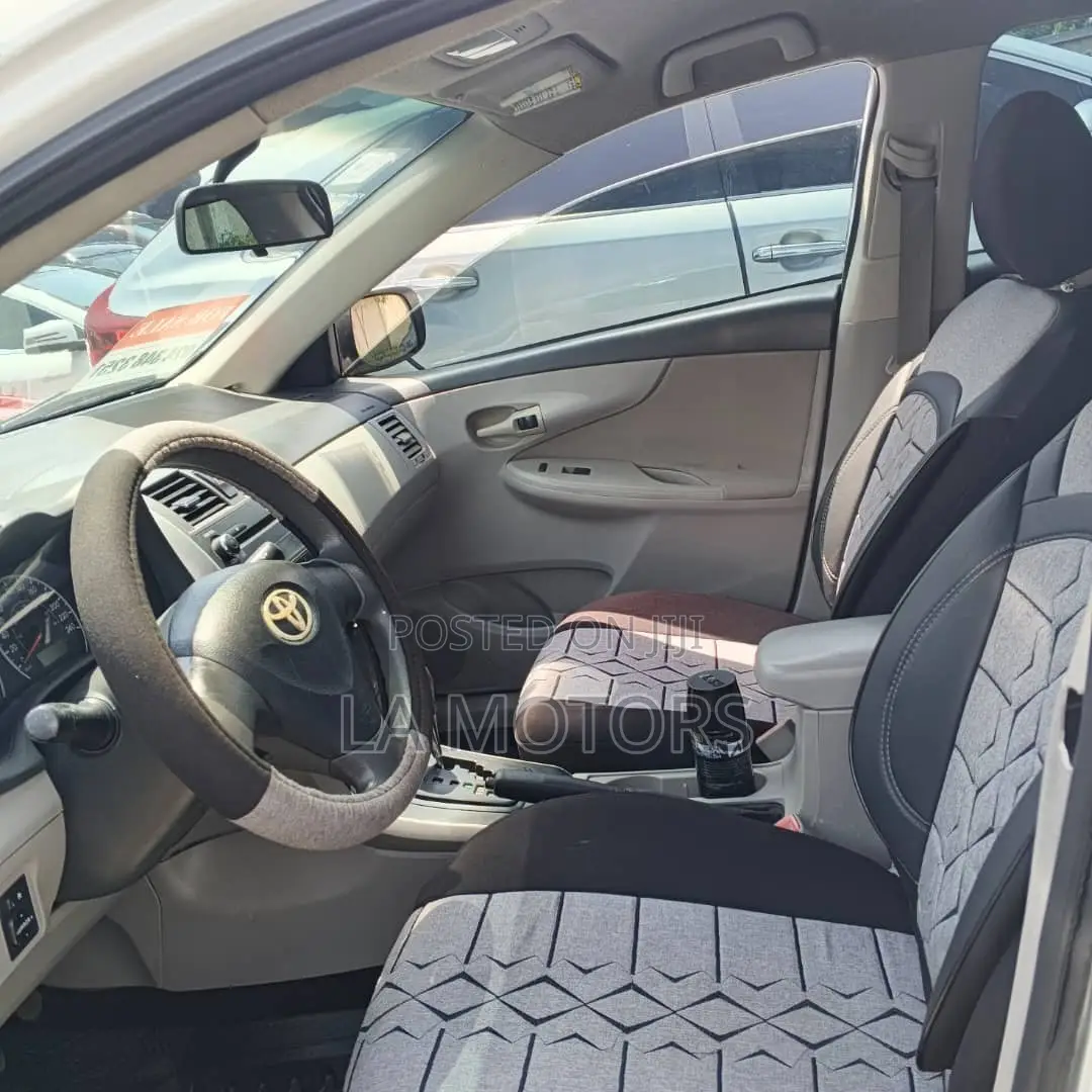 Toyota Corolla 2013 White