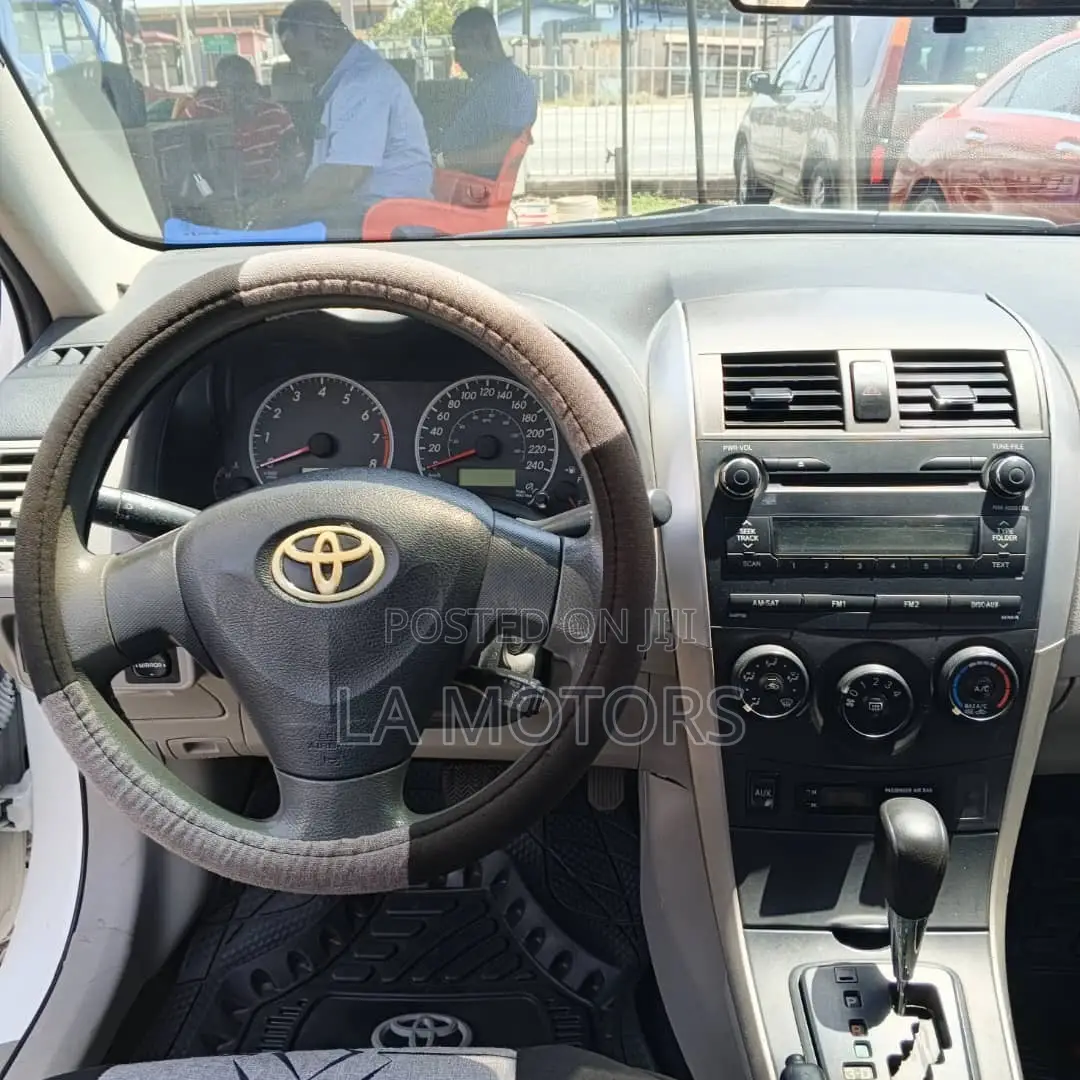 Toyota Corolla 2013 White