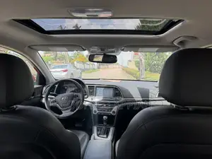 Hyundai Elantra Limited 2018 Red