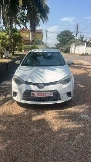 Toyota Corolla LE 4dr Sedan (1.8L 4cyl CVT) 2016 White