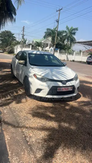 Toyota Corolla LE 4dr Sedan (1.8L 4cyl CVT) 2016 White