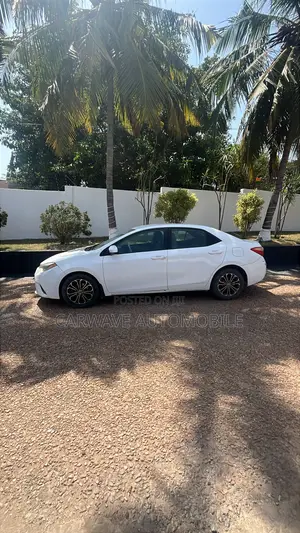Toyota Corolla LE 4dr Sedan (1.8L 4cyl CVT) 2016 White
