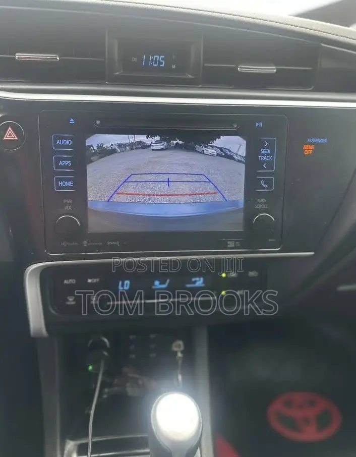 Toyota Corolla XLE (1.8L 4cyl 2A) 2019 Gray
